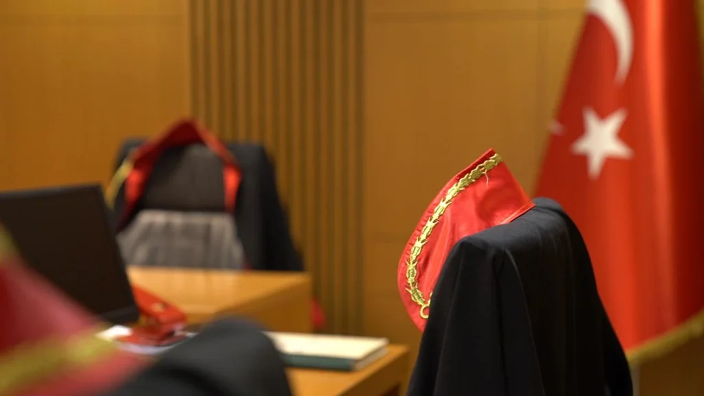 33 ilin başsavcısı değişti