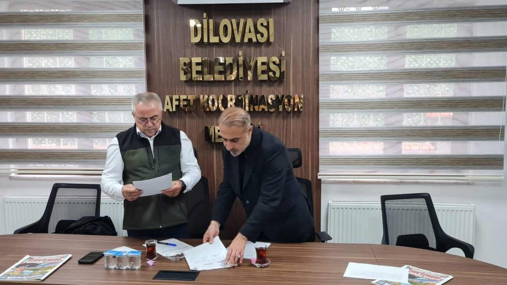 KAYMAKAM RESUL ÇELİK, DİLOVASI AFET KOORDİNASYON MERKEZİNDE ÇALIŞMALARI İNCELEDİ