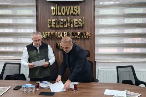 KAYMAKAM RESUL ÇELİK, DİLOVASI AFET KOORDİNASYON MERKEZİNDE ÇALIŞMALARI İNCELEDİ