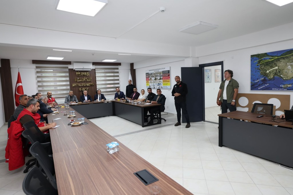 KAYMAKAM ÇELİK; DİLOVASI’NDA YOĞUN YAĞIŞLARA KARŞI TEYAKKUZDAYIZ!