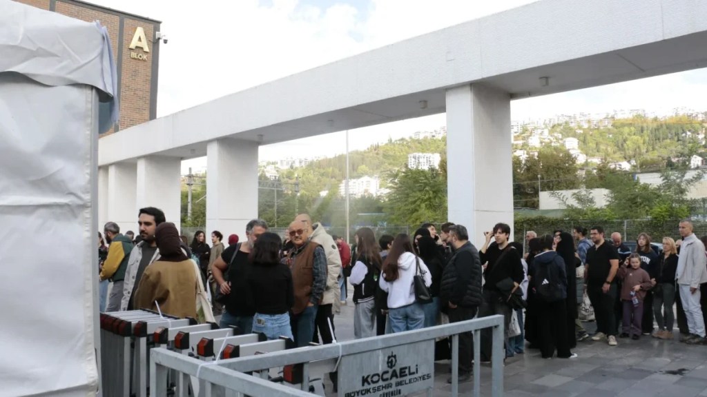 16. Kocaeli Kitap Fuarı kapılarını açtı