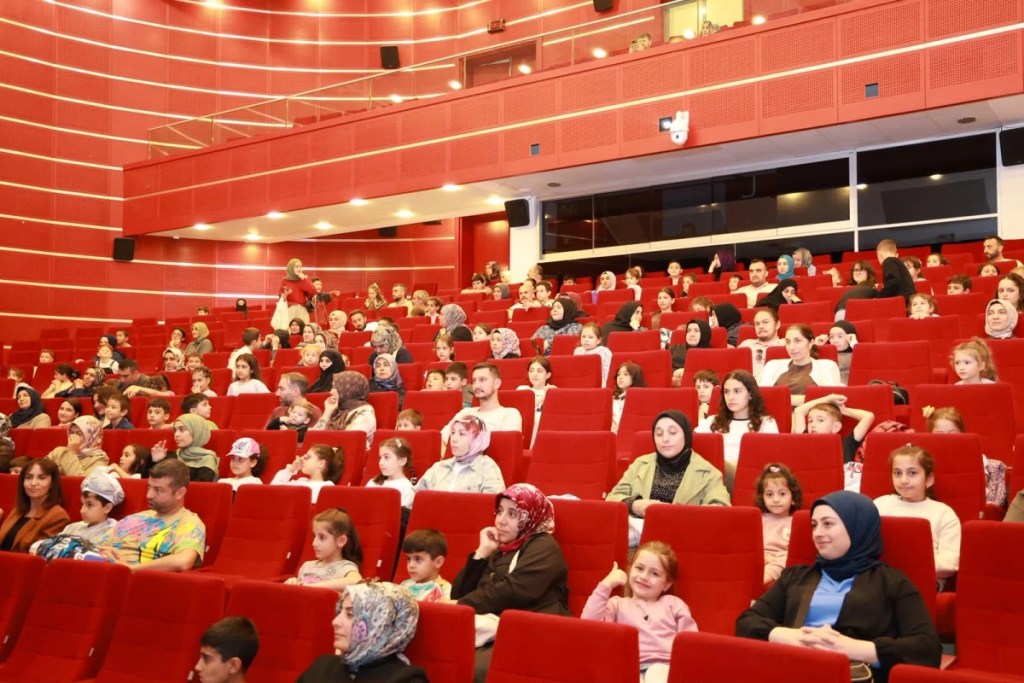 Başkan Büyükgöz çocuklarla sinemada buluştu - 2. görsel