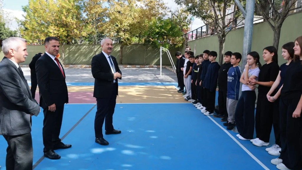 Başkan Büyükgöz Gebze’de okulları gezdi