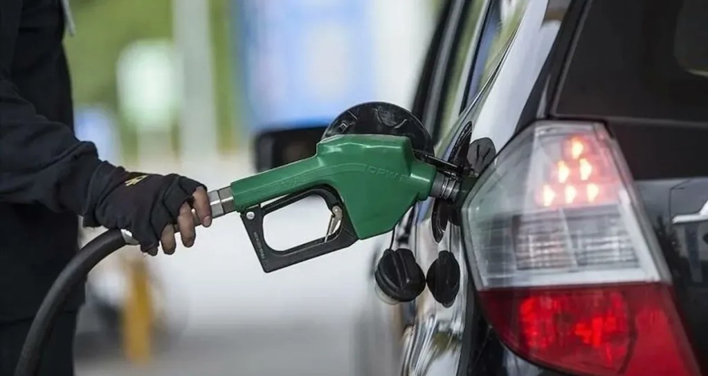 Benzin ve motorine yüklü zam geliyor