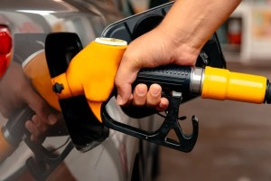 Benzine 4 lira 30 kuruşluk indirim geliyor