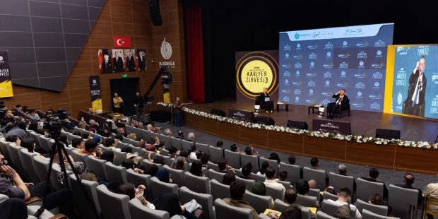 Büyükakın gençlere seslendi: Hata yapmaktan korkmayın