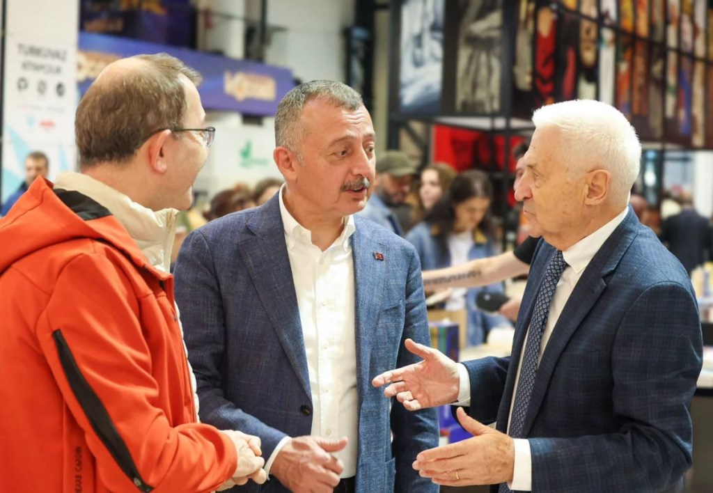 Büyükakın Kocaeli Kitap Fuarı'nı ziyaret etti - 2. görsel