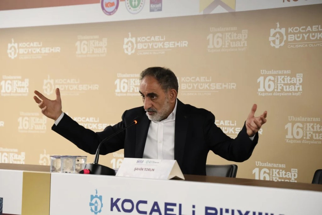Büyükakın'ın Soyut Vatan vizyonu kitaplaştı - 2. görsel