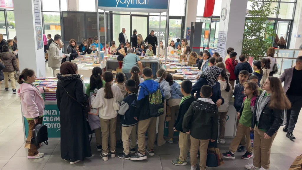 Çayırova Kitap Günleri yoğun ilgi görüyor