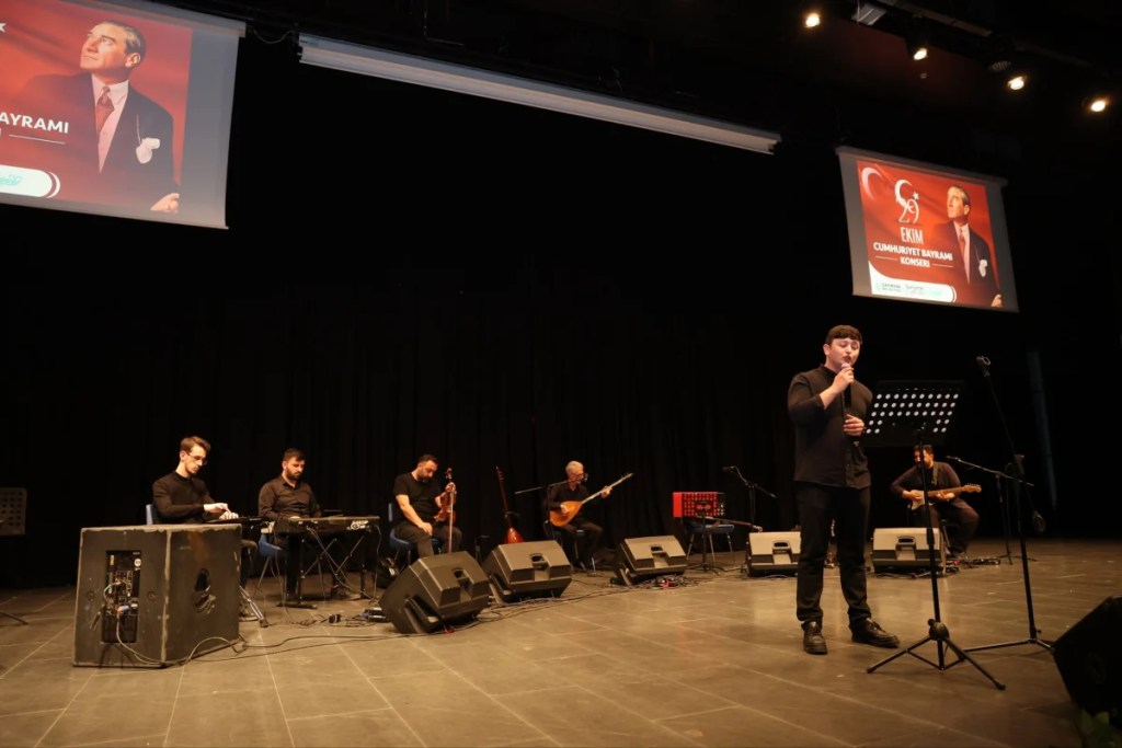 Çayırova'da bayram konseri ilgi gördü