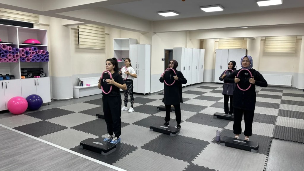Çayırova'da kadınların pilatese ilgisi artıyor