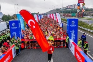 Cumhuriyet Koşusu Osmangazi Köprüsü’nde yapıldı