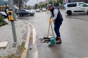 Darıca’da yağışa karşı su kanalları temizlendi