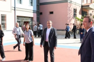 Derince’deki 55 okula güvenlik dedektörü