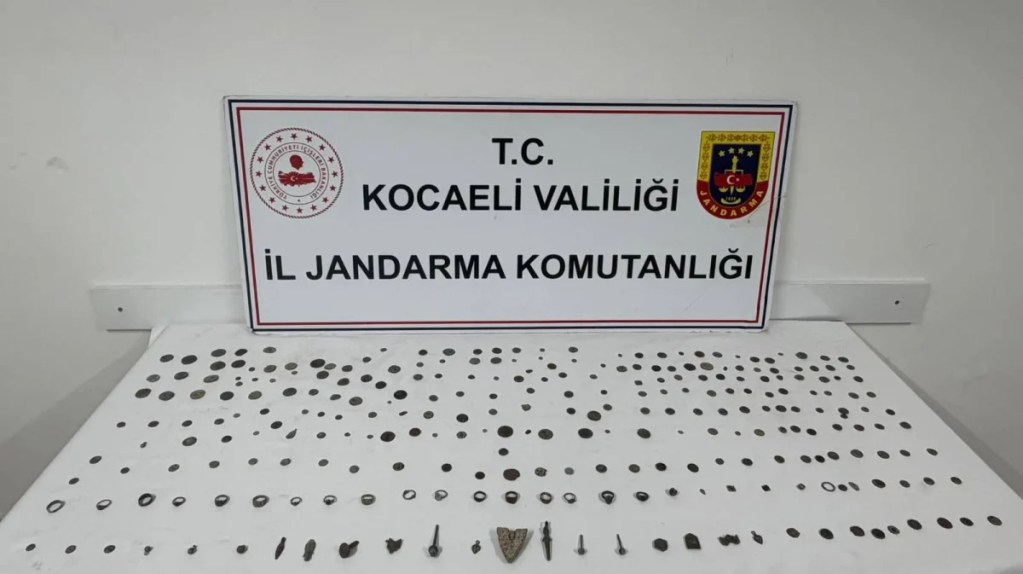 Dilovası'nda araçtan 271 parça tarihi eser çıktı!