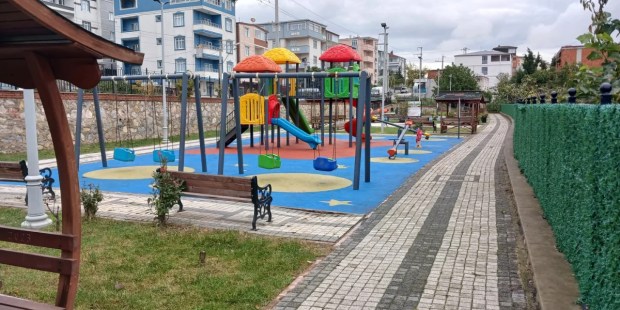 Dilovası’nda parklar modernize ediliyor
