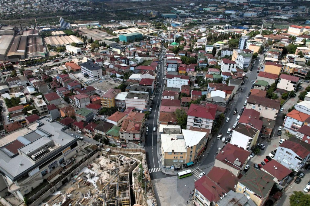 Dilovası'nda yollar baştan sona yenileniyor