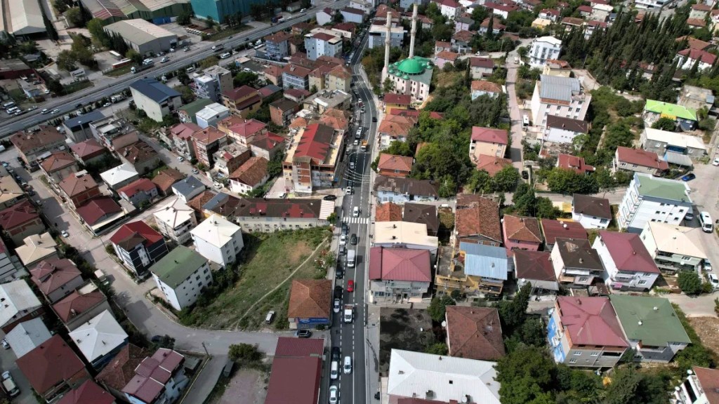 Dilovası’nda yollar baştan sona yenileniyor