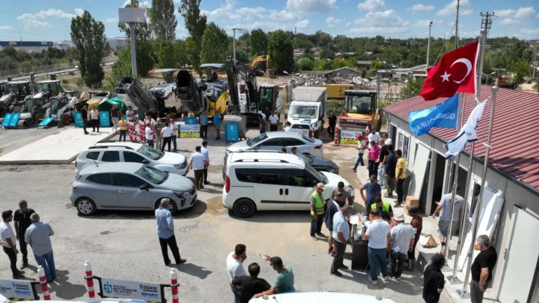 Dört ilçeye 2,8 milyar liralık yol yatırımı