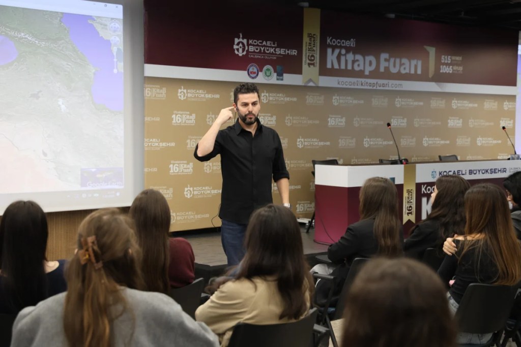 Eğitimciler Kocaeli Kitap Fuarı'nda buluştu