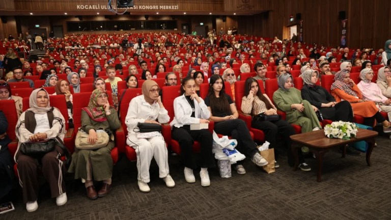 Gamze Özçelik ve Reshad Strik yardım yolunu anlattı