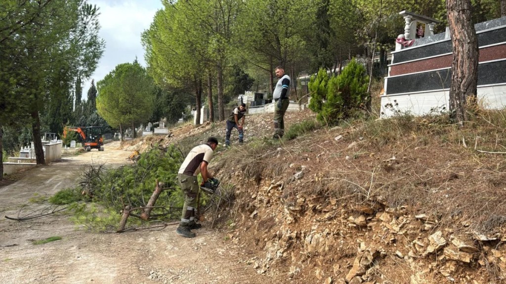 Gebze'nin köy mezarlıklarında bakım seferberliği - 2. görsel
