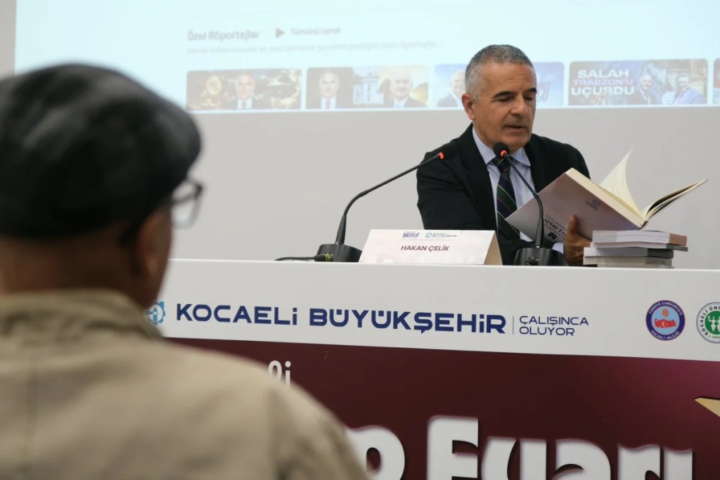 Hakan Çelik Kocaeli Kitap Fuarı'nı övdü