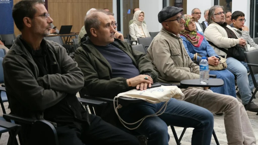 Hakan Çelik Kocaeli Kitap Fuarı’nı övdü