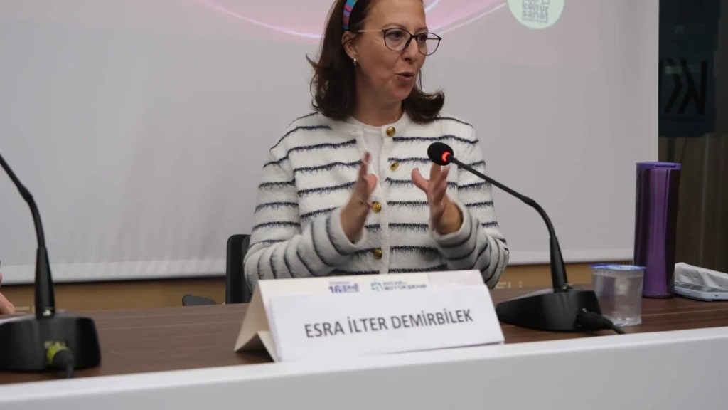 İkiz kardeşler kitap fuarında ilgi odağı oldu
