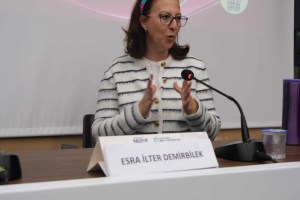 İkiz kardeşler kitap fuarında ilgi odağı oldu