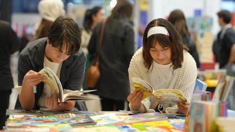 İkizlerin 14 yıllık kitap fuarı geleneği