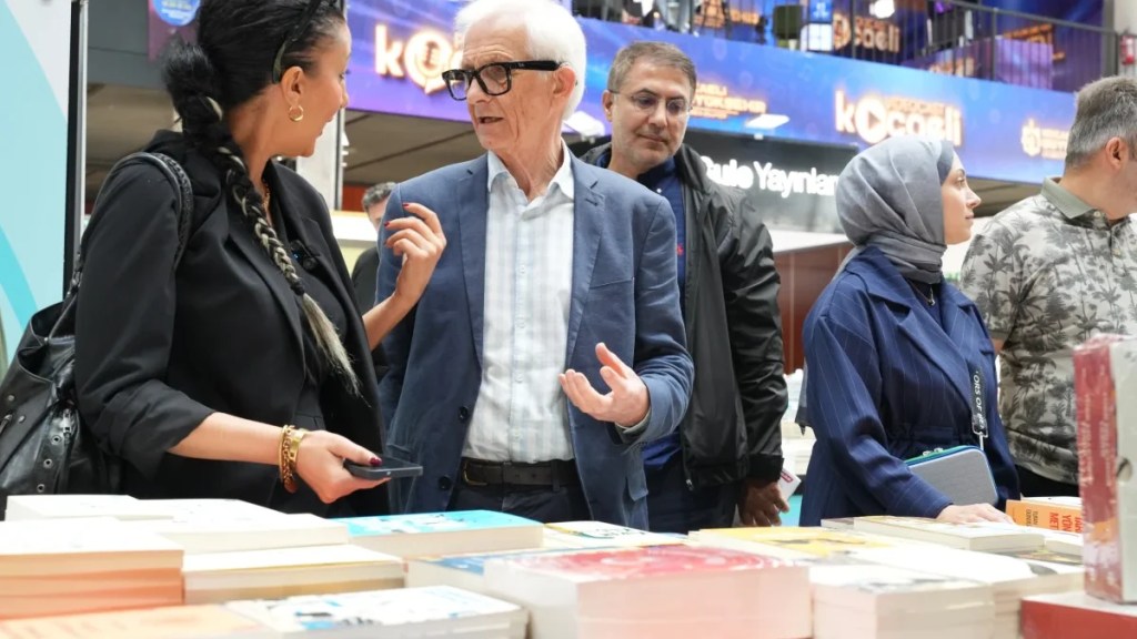 İngiliz yazar Roger Crowley fuara hayran kaldı