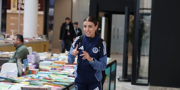 İrem Kocaeli Kitap Fuarı’nı işaret diliyle keşfetti