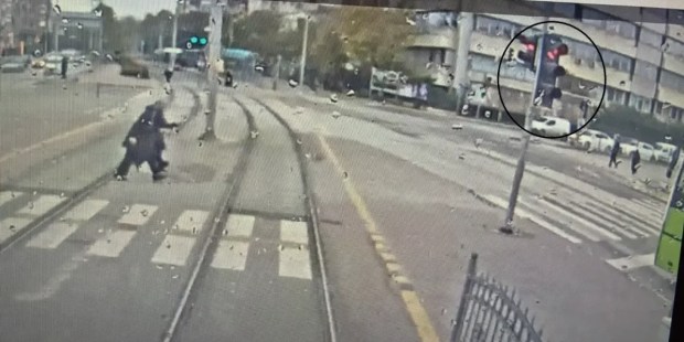 İzmit’te tramvayın çarptığı kadın kurtarılamadı!
