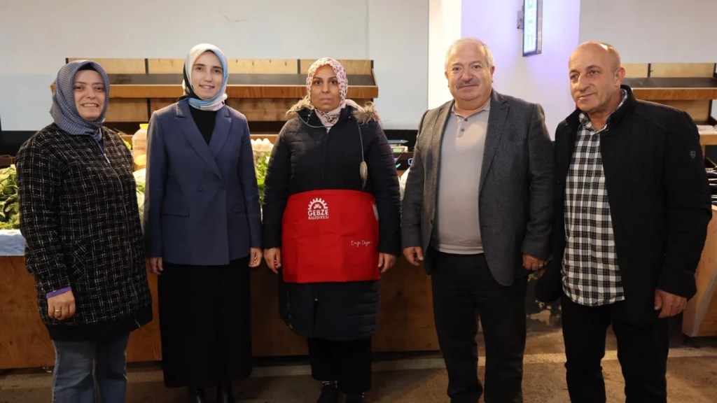 Kadın çiftçilere tezgâh başında özel ziyaret