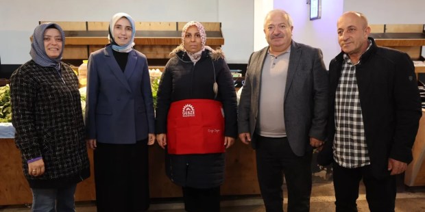 Kadın çiftçilere tezgâh başında özel ziyaret