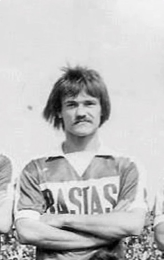 Kamil Öztezer 46 yıllık fotoğrafını imzaladı - 2. görsel
