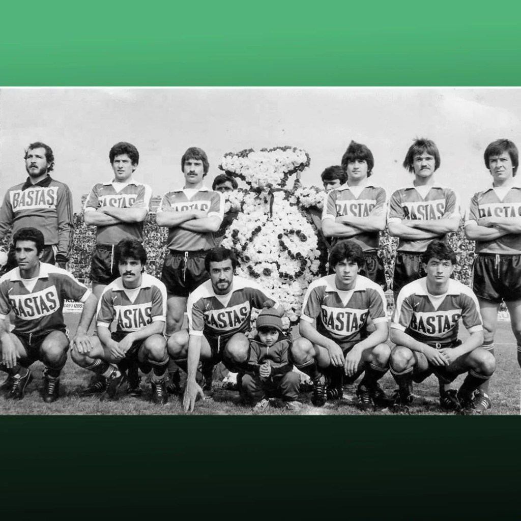 Kamil Öztezer 46 yıllık fotoğrafını imzaladı - 3. görsel