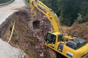 Kandıra’da heyelanlı yolda onarım başladı