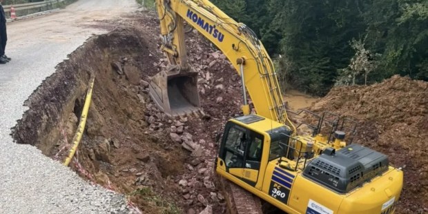Kandıra’da heyelanlı yolda onarım başladı