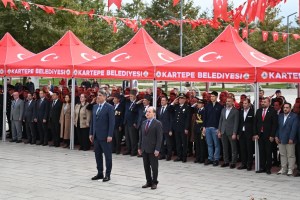 Kartepe Kent Meydanı’nda Cumhuriyet coşkusu