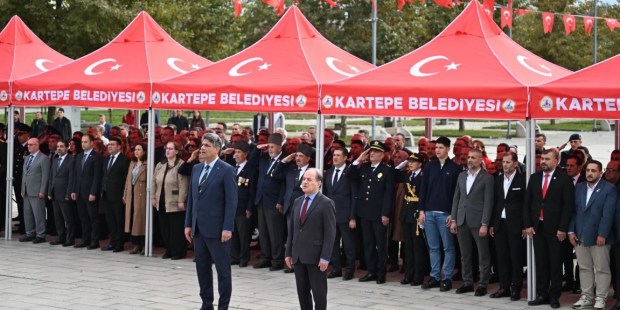 Kartepe Kent Meydanı’nda Cumhuriyet coşkusu