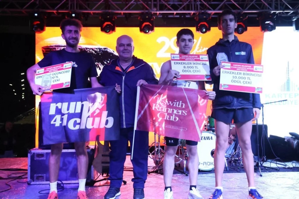 Kartepe'de Cumhuriyet Gece Koşusu düzenlendi - 2. görsel