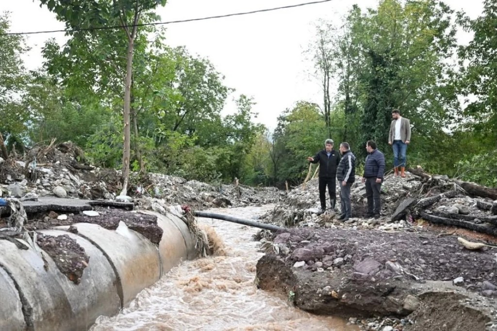 Kartepe'de sel sonrası ekipler sahada