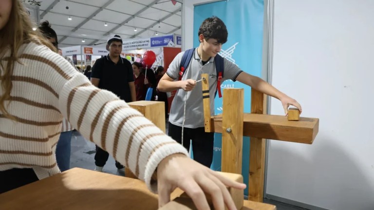 Kocaeli Kitap Fuarı gençleri buluşturuyor