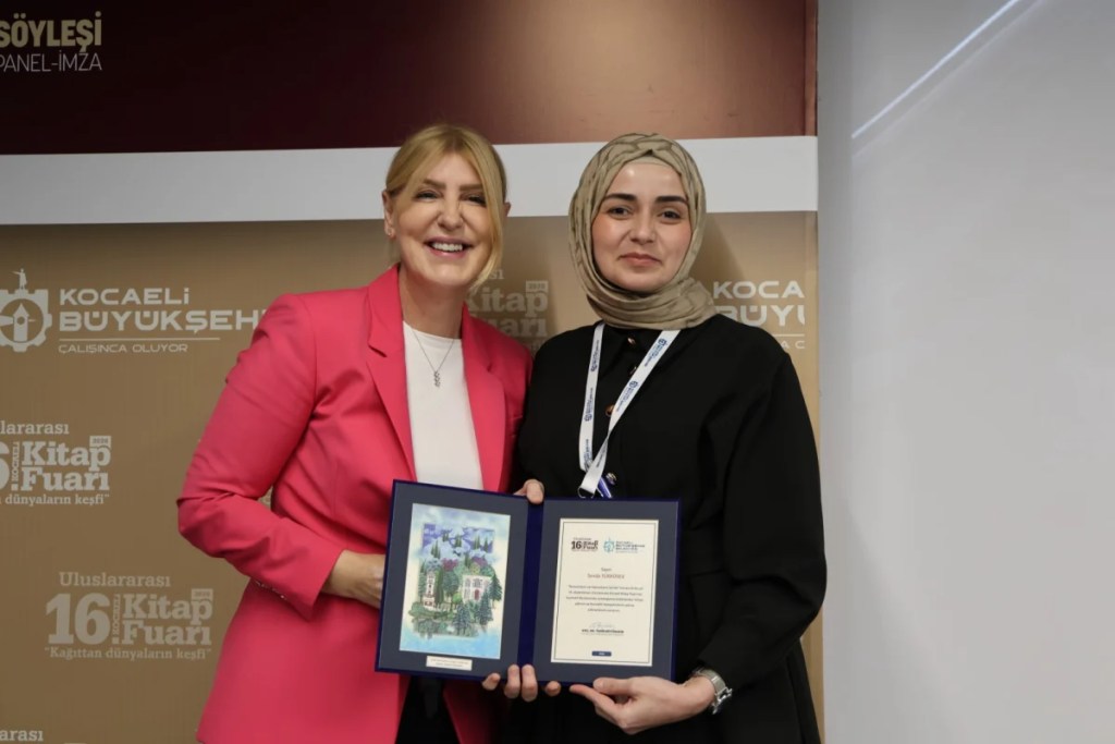 Kocaeli Kitap Fuarı söyleşilerle sürüyor - 3. görsel
