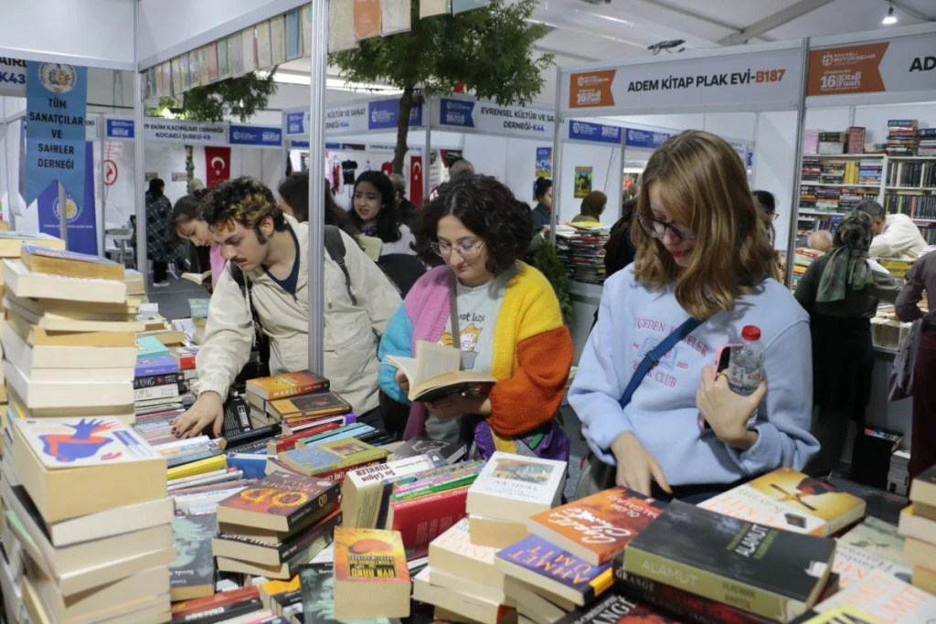 Kocaeli Kitap Fuarı'nda sahaf ilgisi - 3. görsel