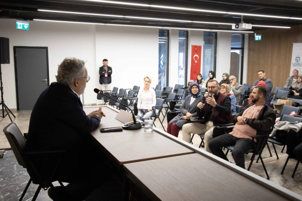 Kocaeli Kitap Fuarı'nda söyleşi ilgisi - 2. görsel