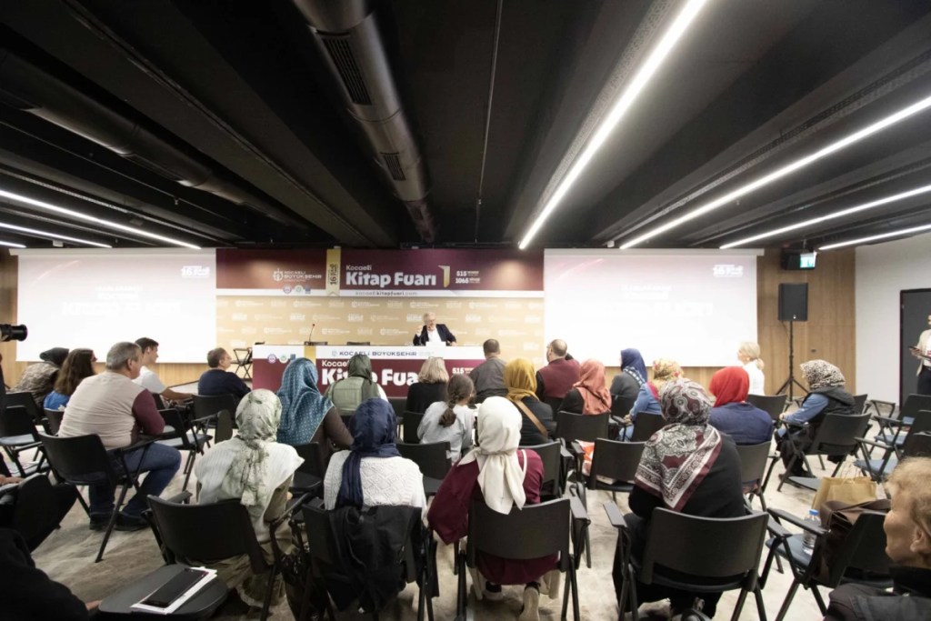 Kocaeli Kitap Fuarı'nda söyleşi ilgisi - 3. görsel