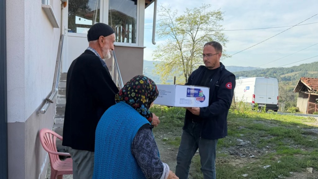 Kocaeli'de ihtiyaç sahiplerine sıcak yemek desteği - 2. görsel
